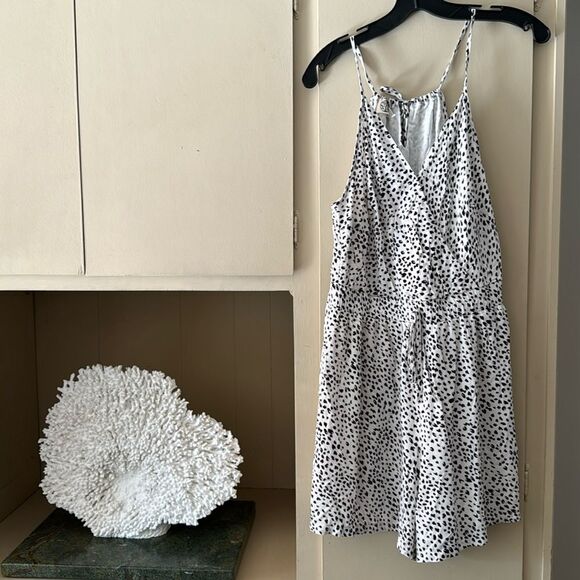 White/black animal print faux wrap V bodice elastic tie waist lined romper. Med - Picture 2 of 8